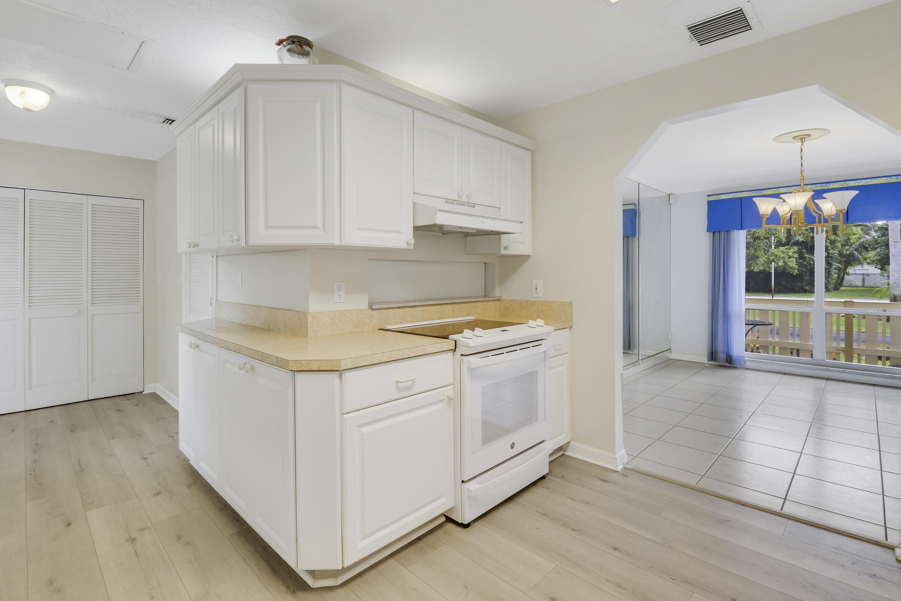LAKEWOOD RANCHES - Residential