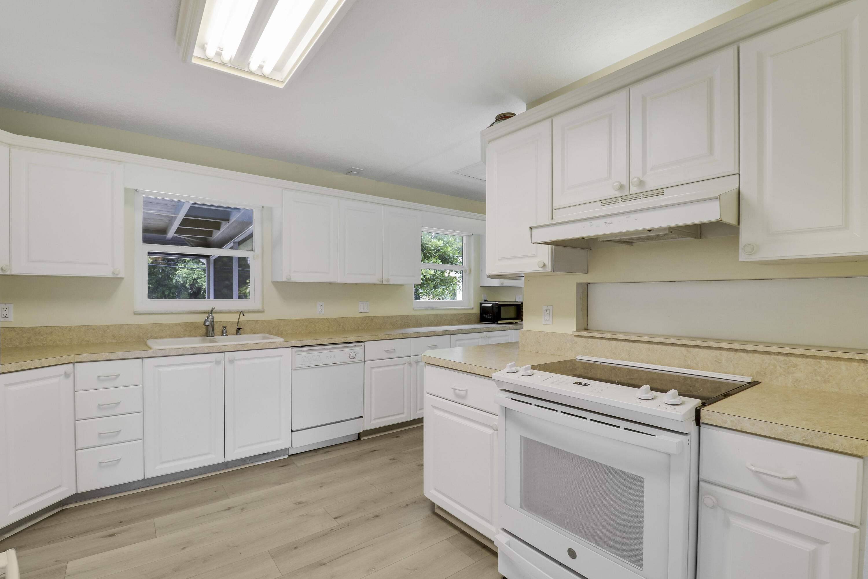LAKEWOOD RANCHES - Residential