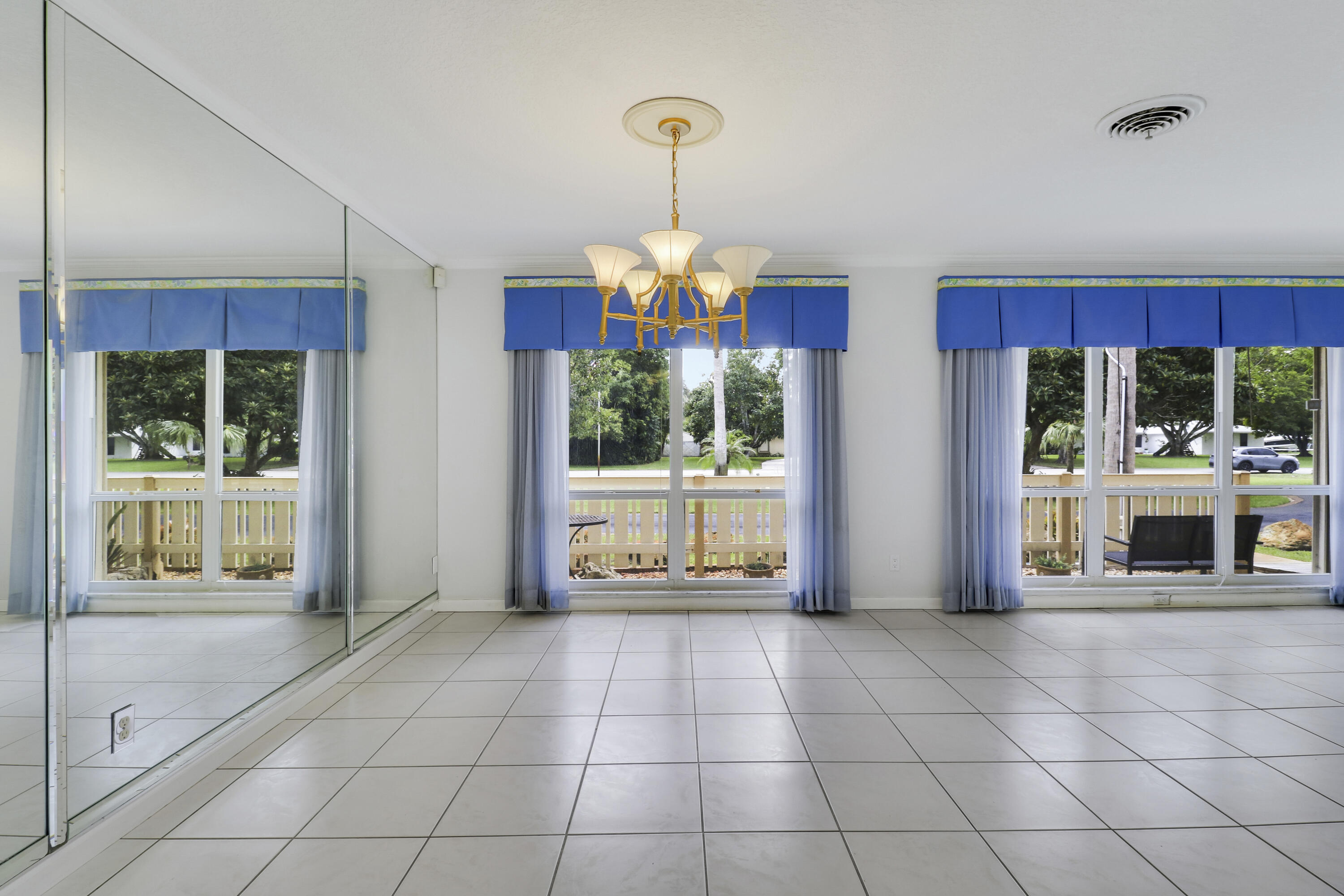LAKEWOOD RANCHES - Residential