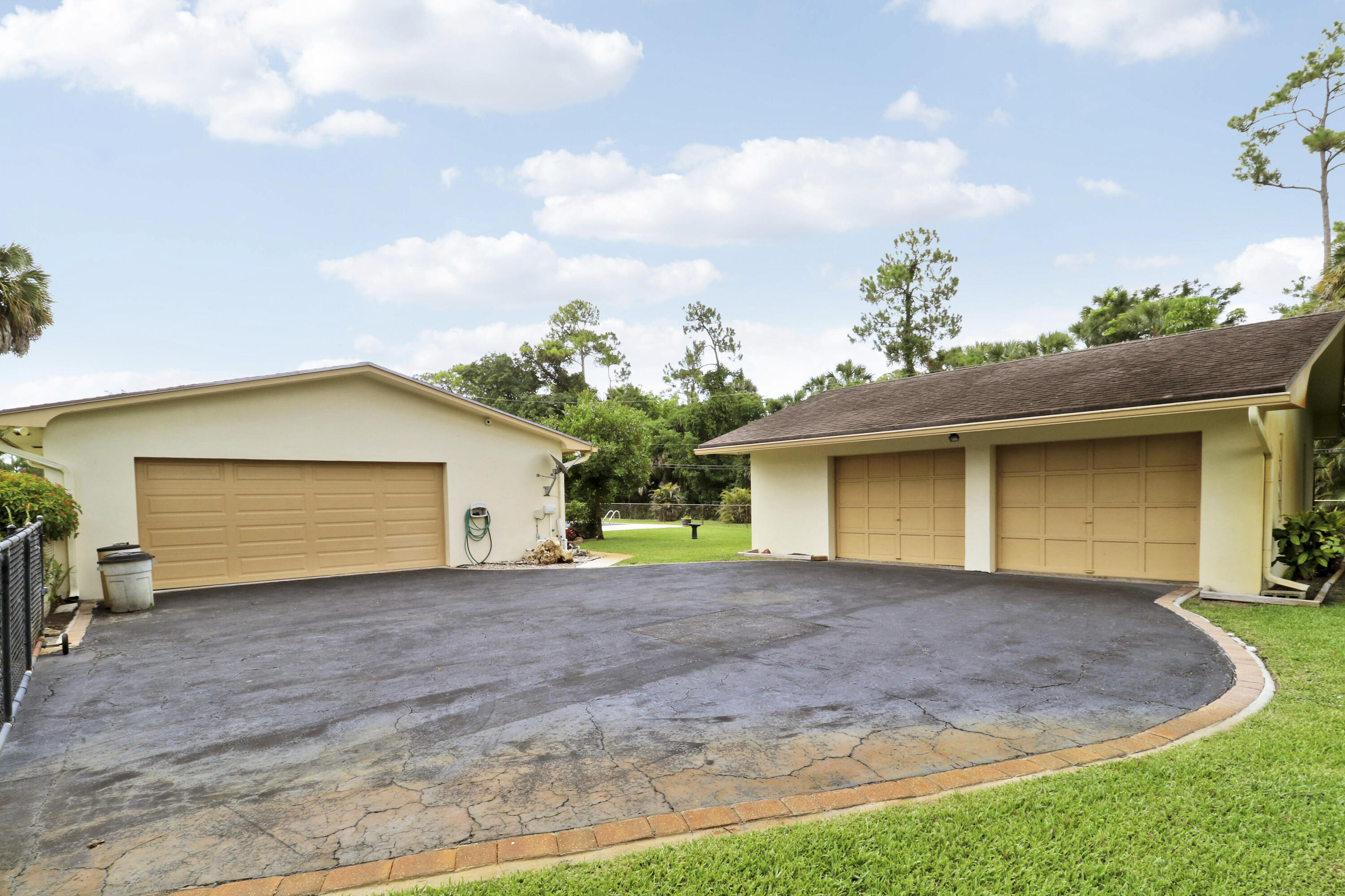 LAKEWOOD RANCHES - Residential