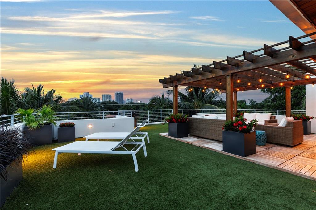 RIO VISTA ISLES - Residential