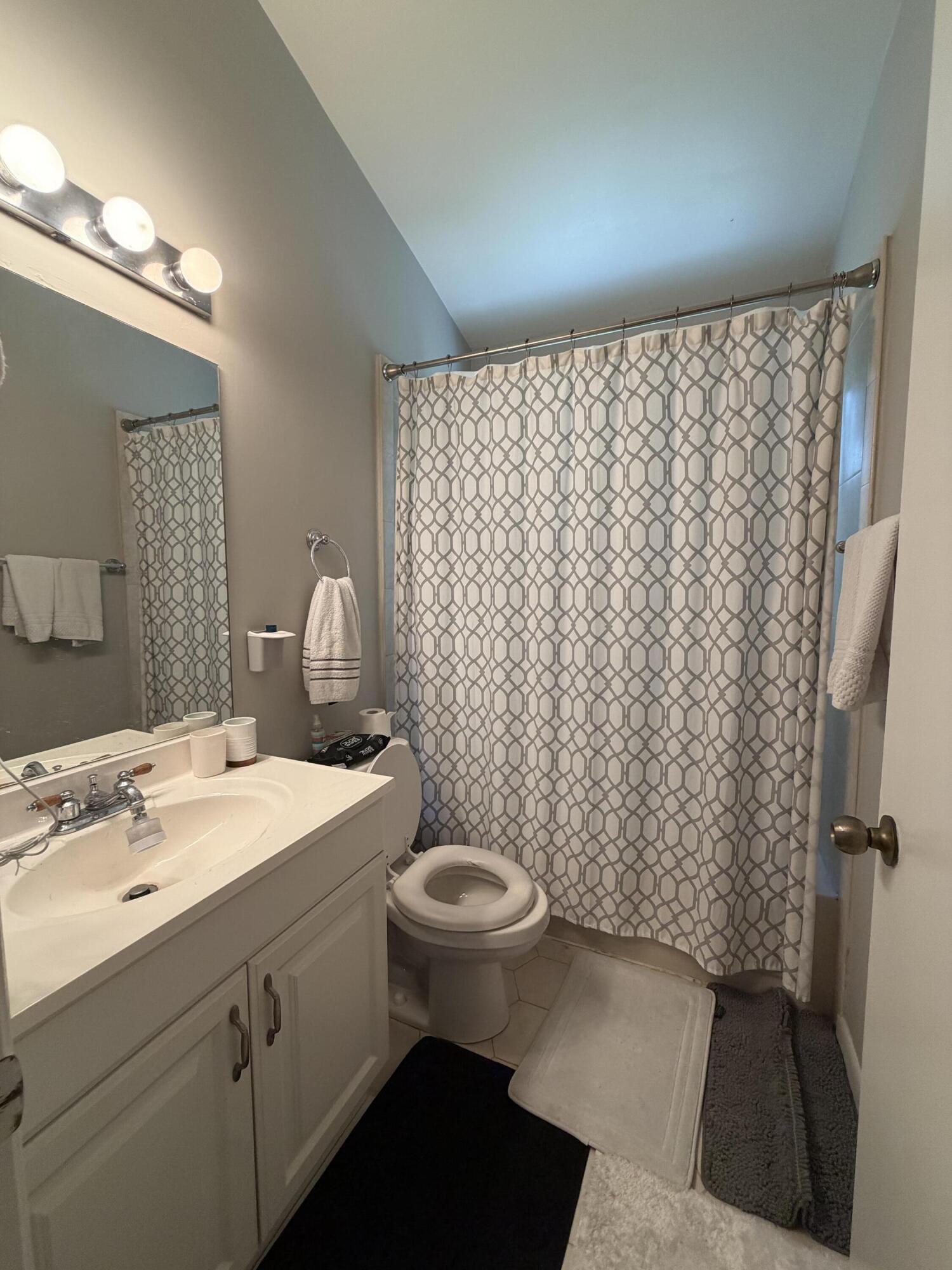 HARBOUR POINTE AT RIVER BRIDGE CONDO - Residential