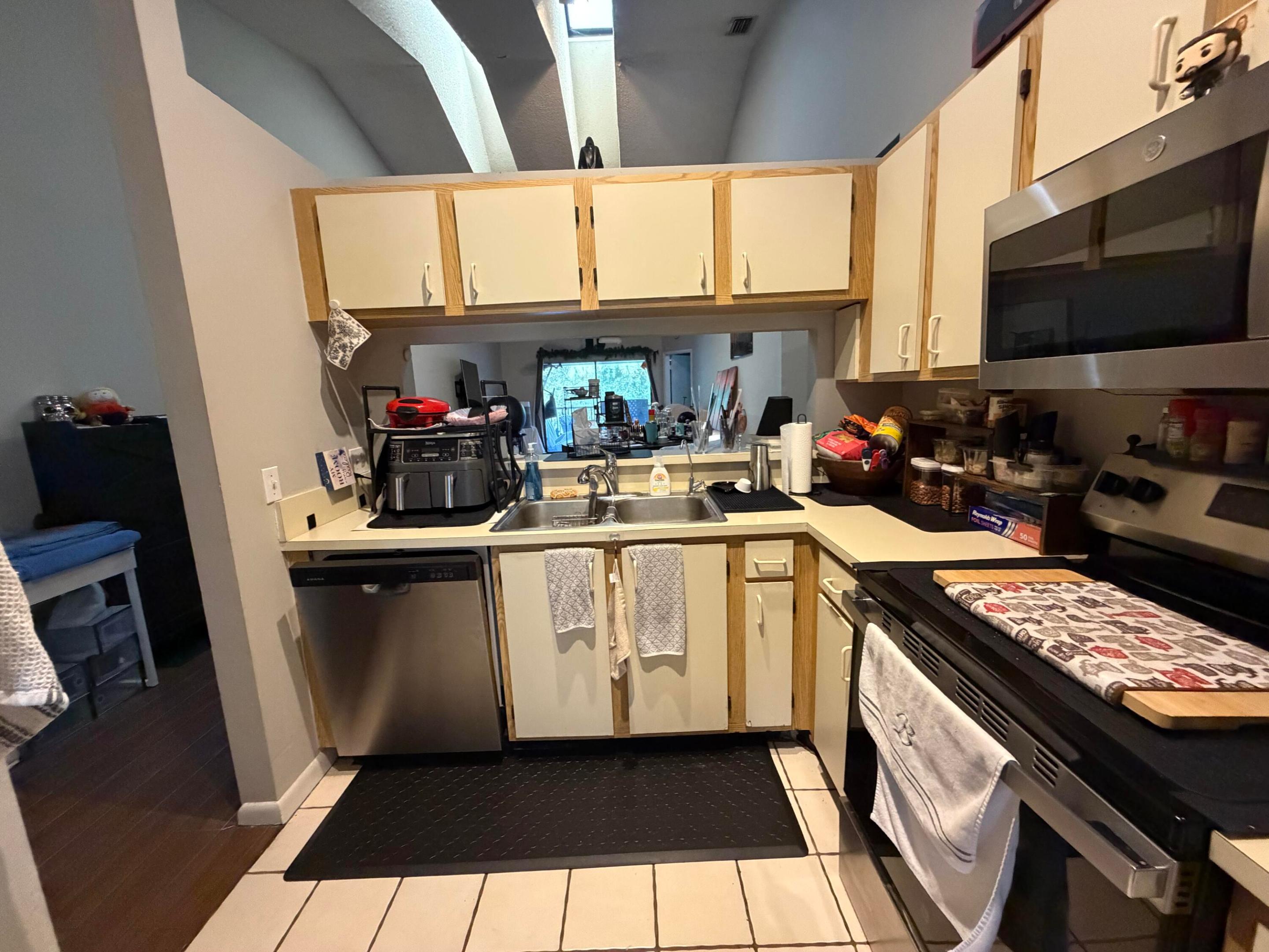 HARBOUR POINTE AT RIVER BRIDGE CONDO - Residential