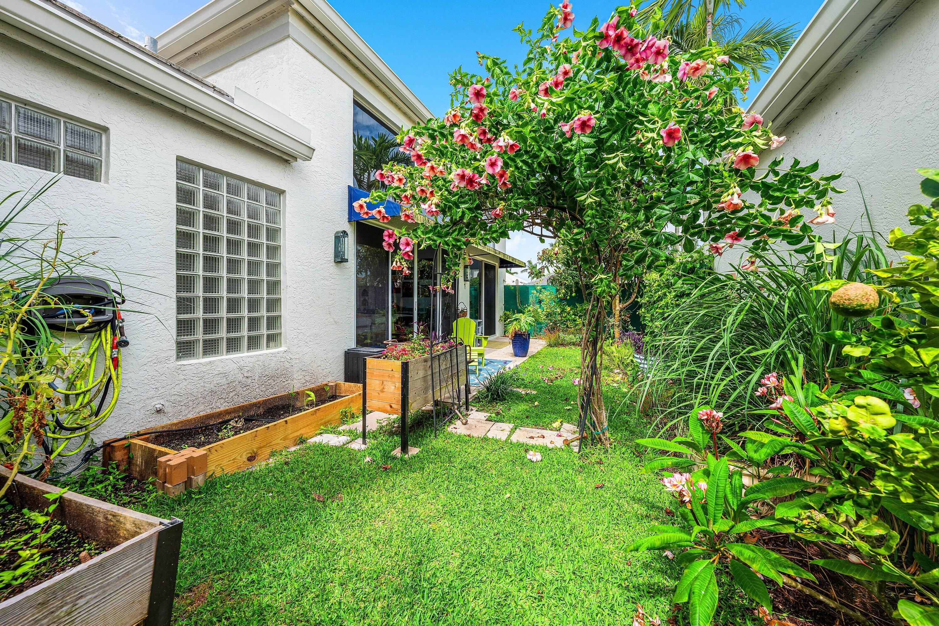 CLUBSIDE AT WOODFIELD COUNTRY CLUB - Residential