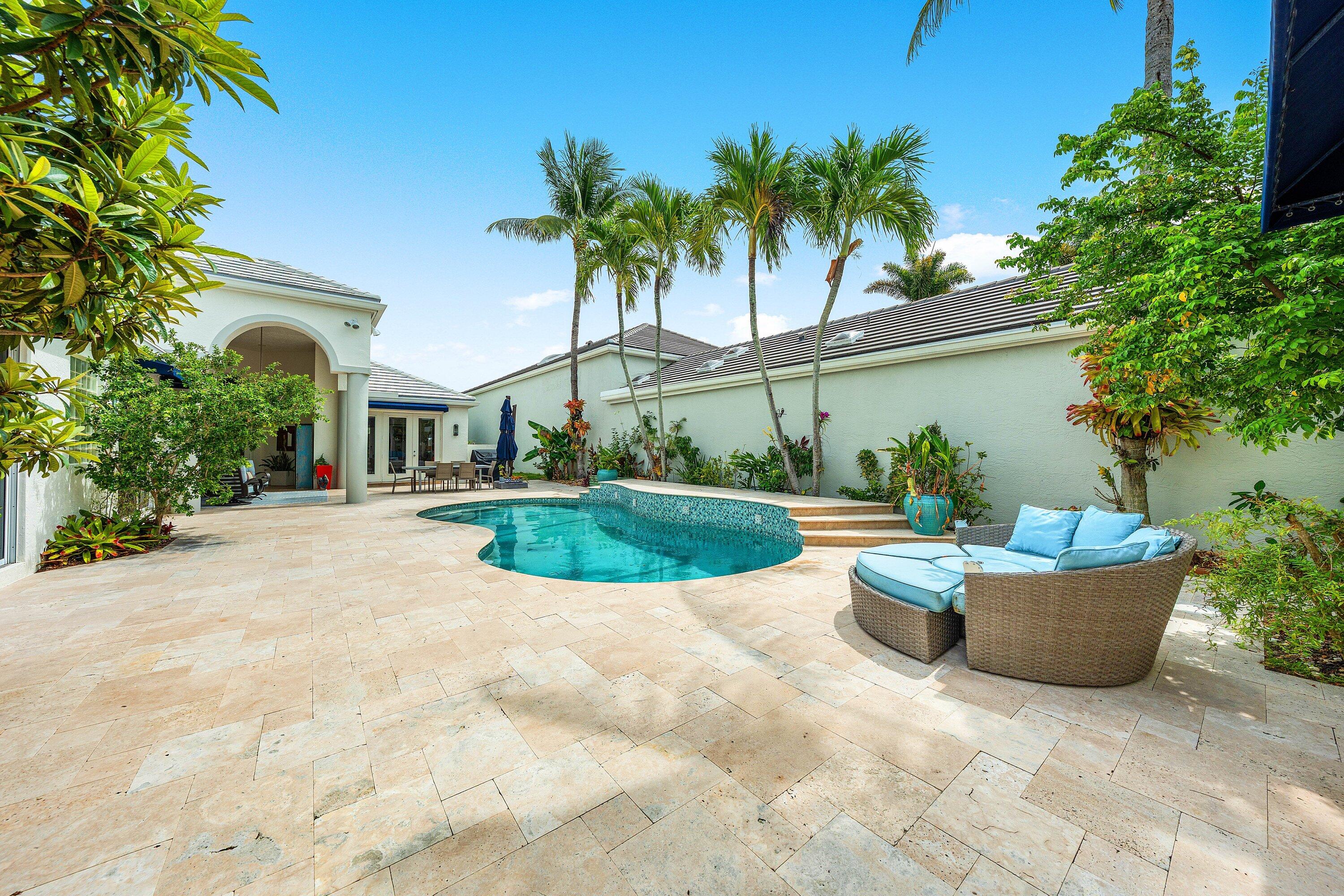 CLUBSIDE AT WOODFIELD COUNTRY CLUB - Residential