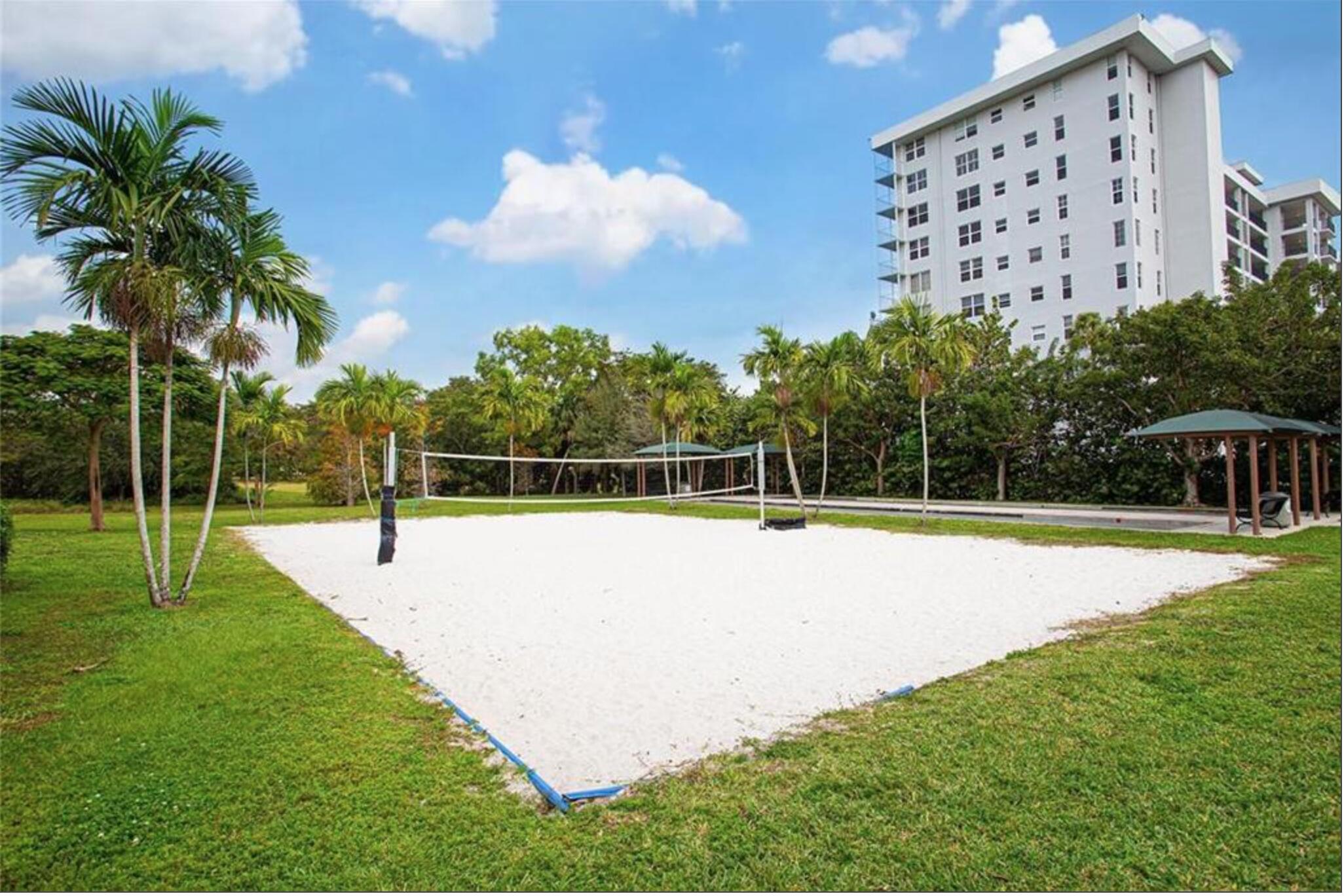 NO 15 PALM-AIRE COUNTRY CLUB - Residential