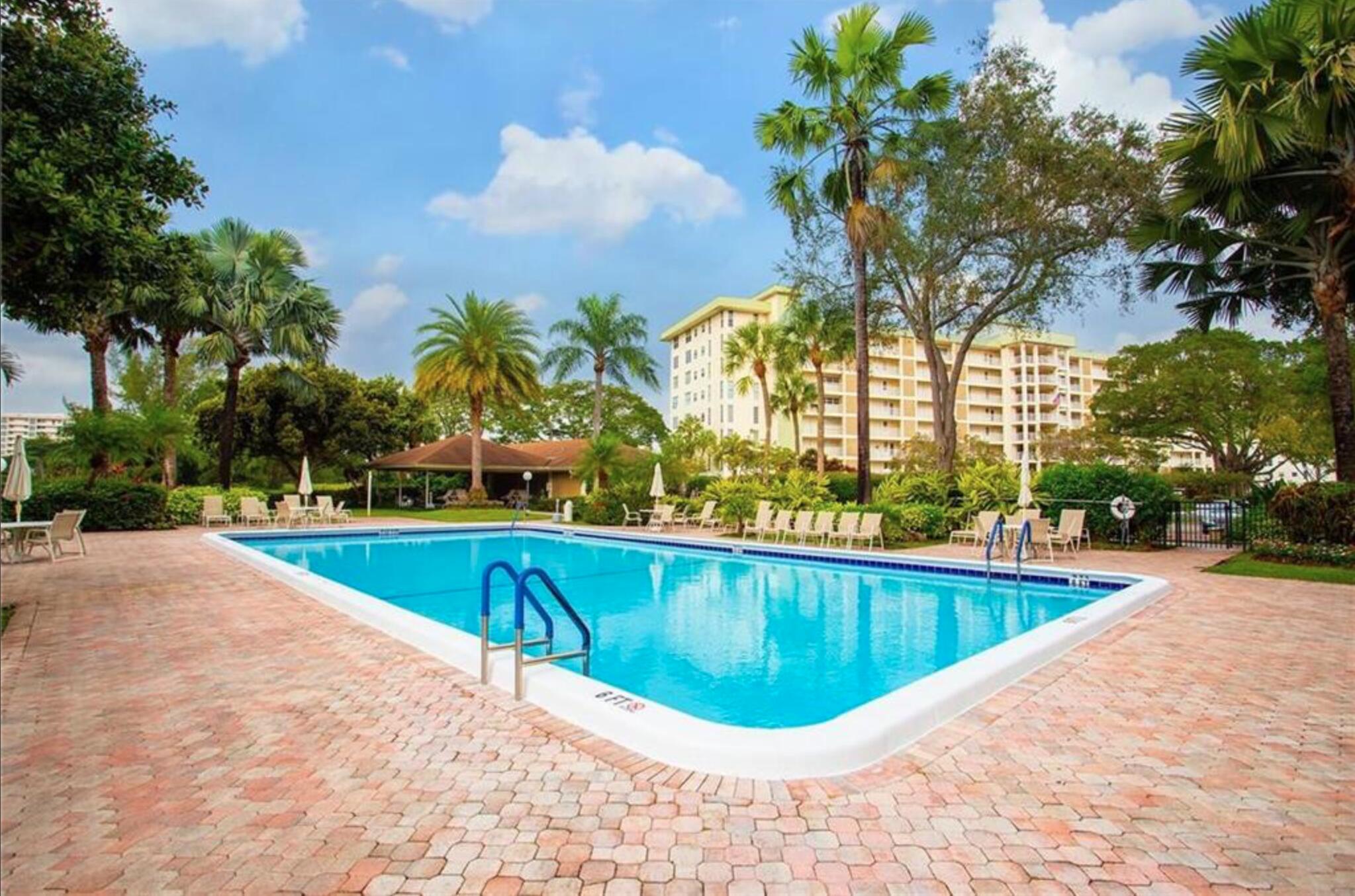 NO 15 PALM-AIRE COUNTRY CLUB - Residential