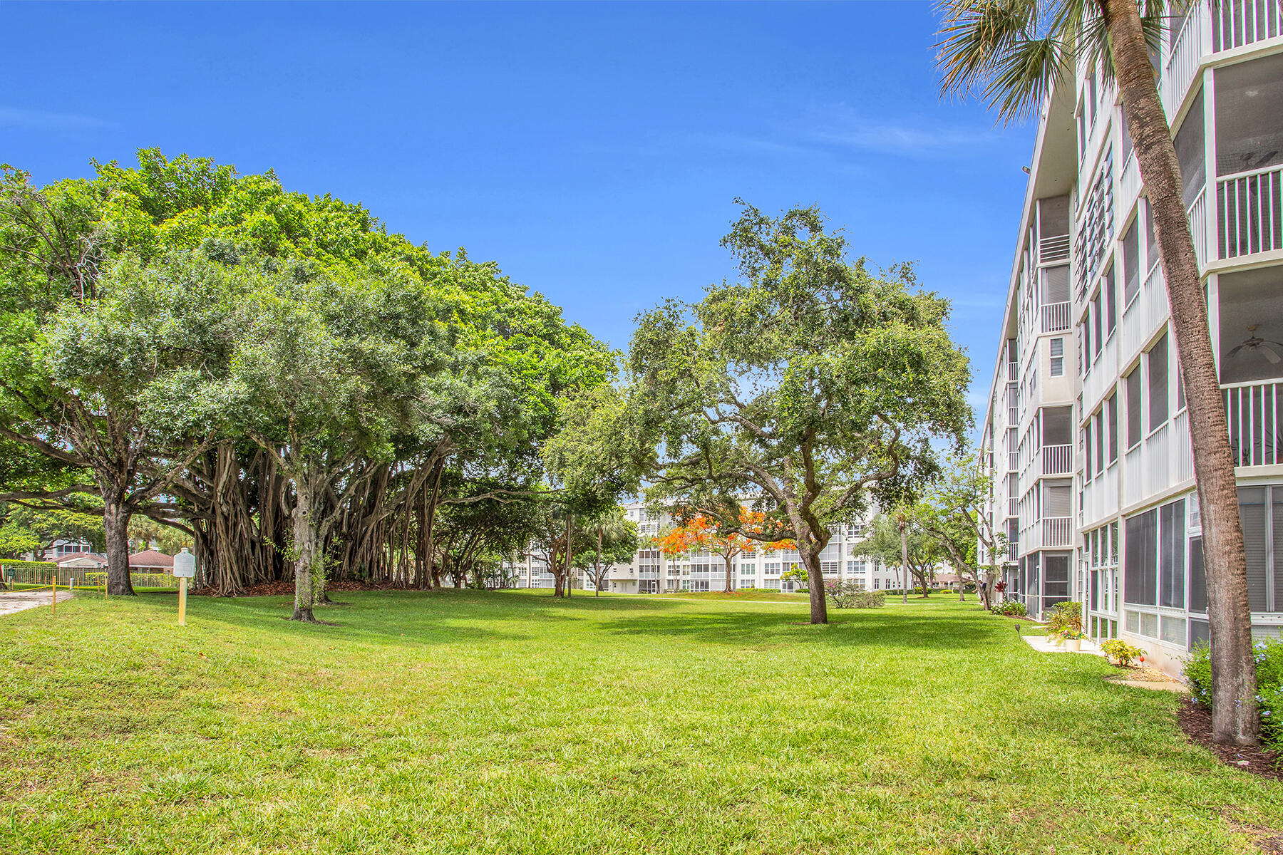 NO 15 PALM-AIRE COUNTRY CLUB - Residential