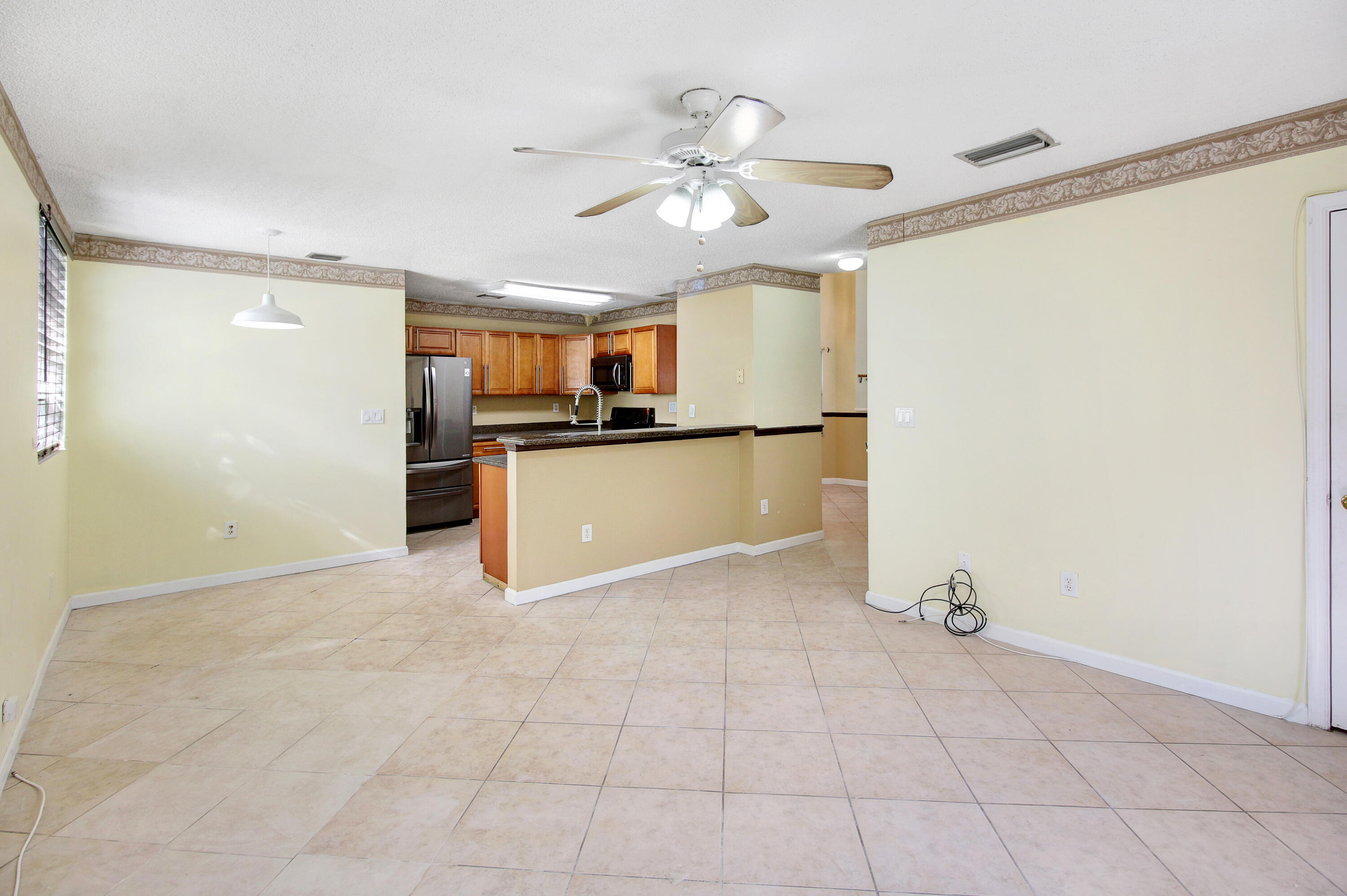 CHAPEL TRAIL REPLAT - Residential Lease