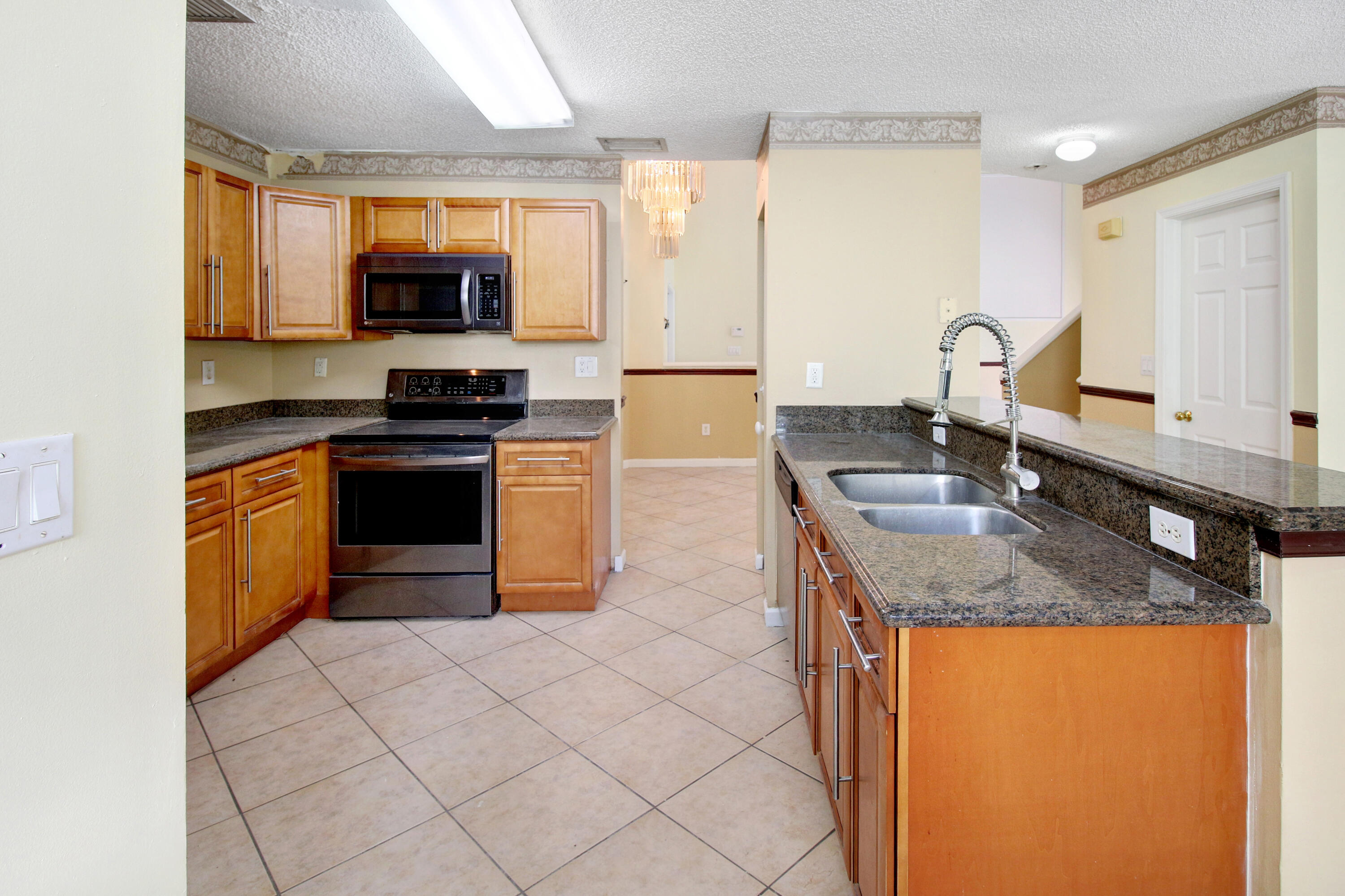 CHAPEL TRAIL REPLAT - Residential Lease