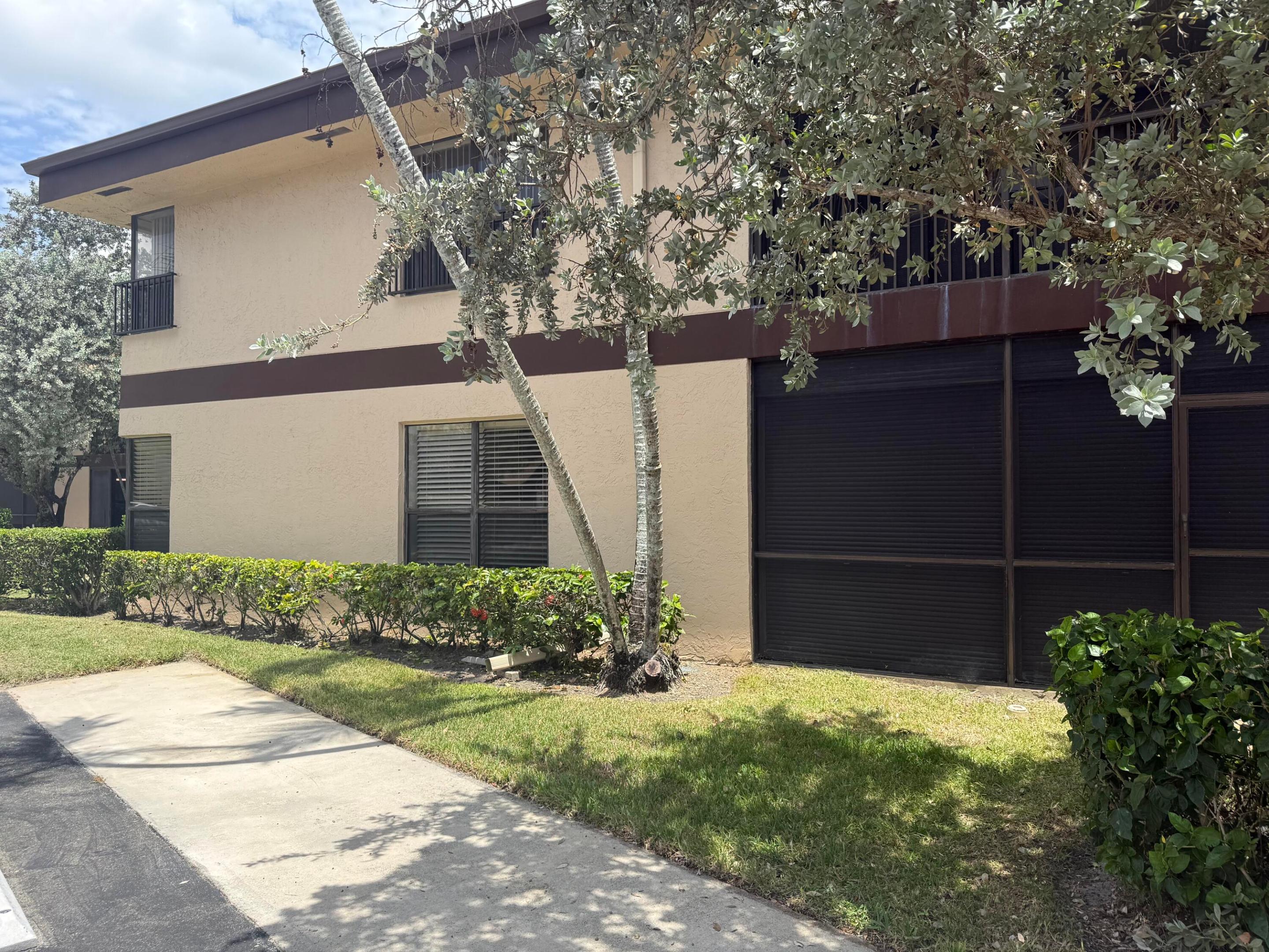 APPLEWOOD VILLAGE I-D CONDO - Residential