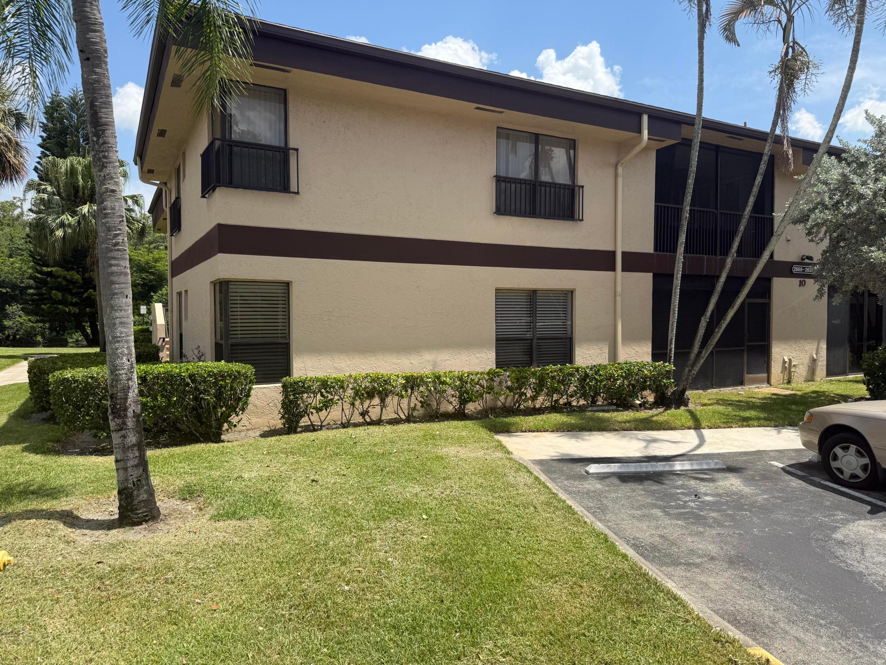 APPLEWOOD VILLAGE I-D CONDO - Residential