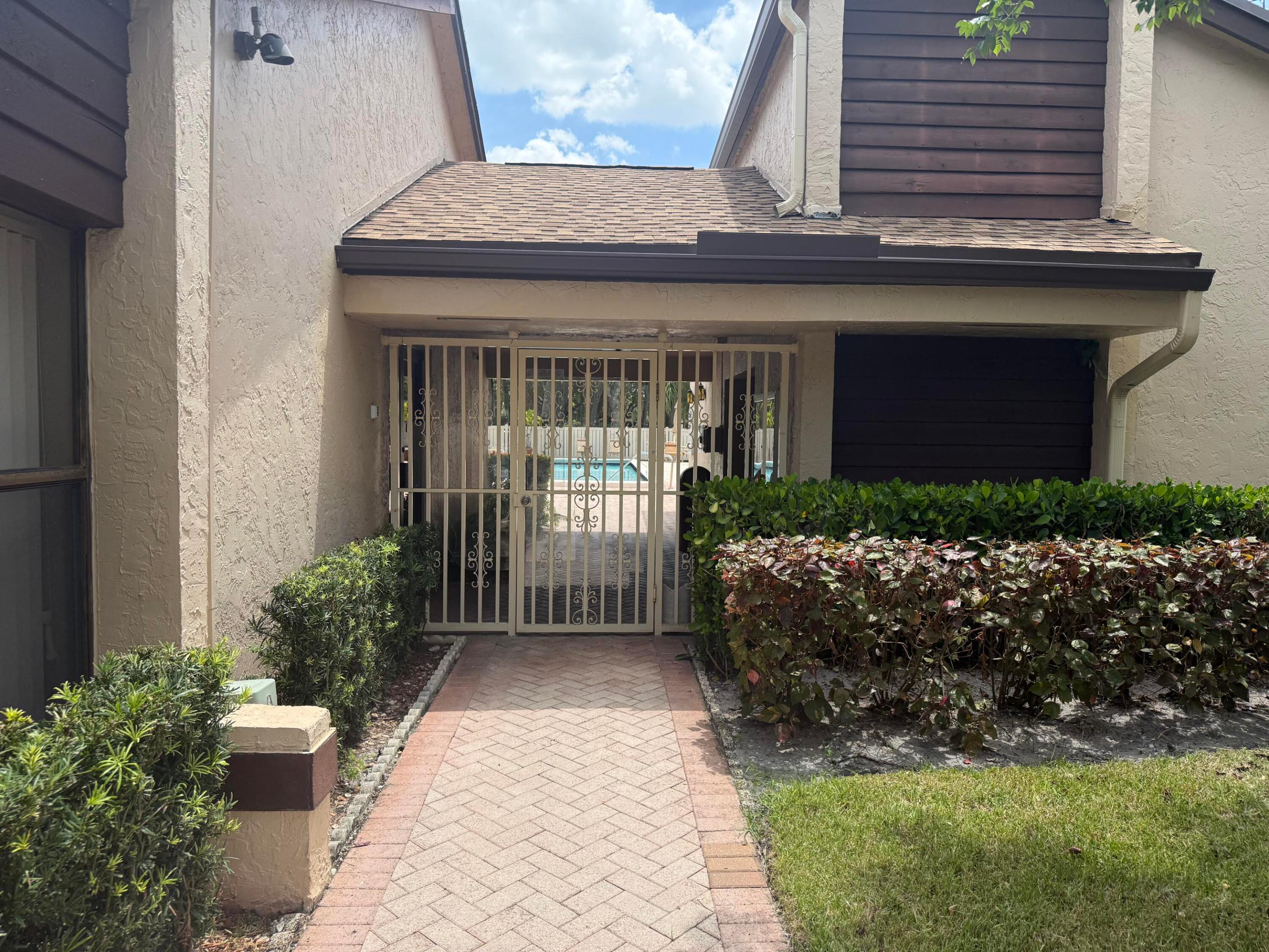 APPLEWOOD VILLAGE I-D CONDO - Residential