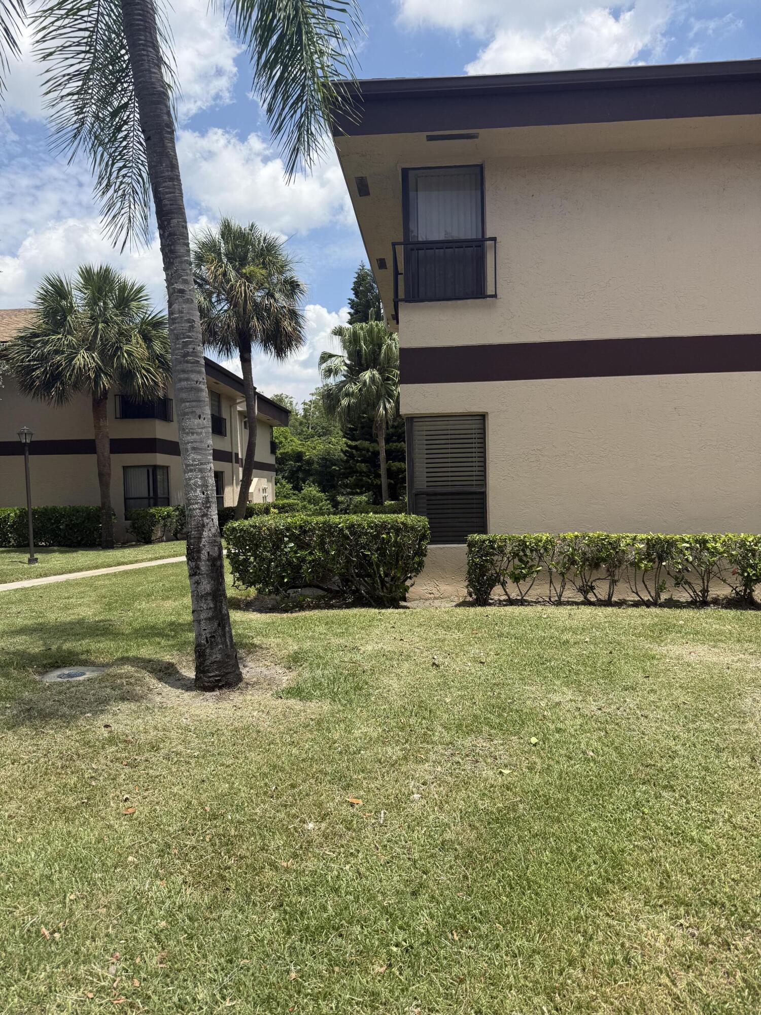 APPLEWOOD VILLAGE I-D CONDO - Residential
