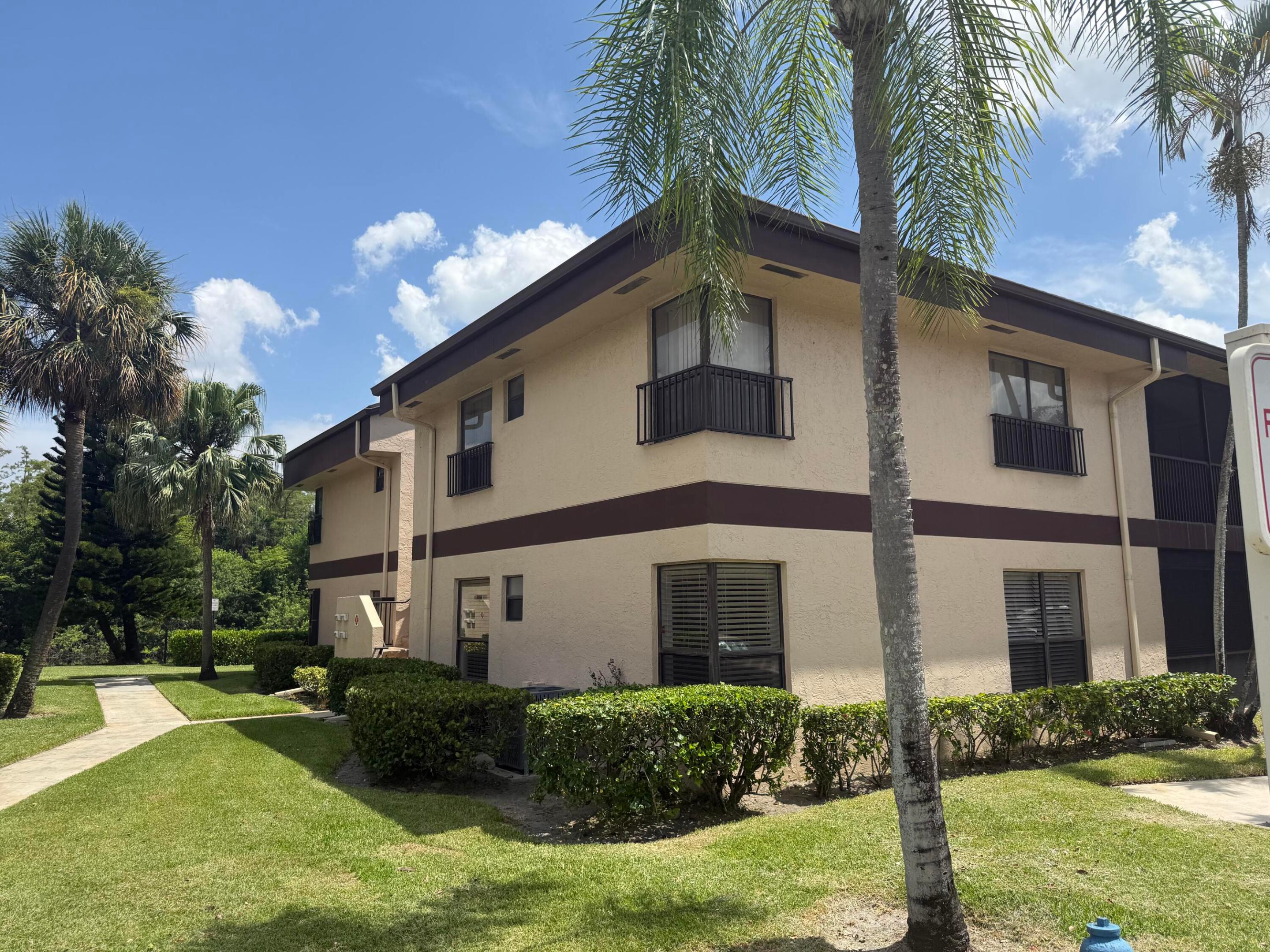 APPLEWOOD VILLAGE I-D CONDO - Residential