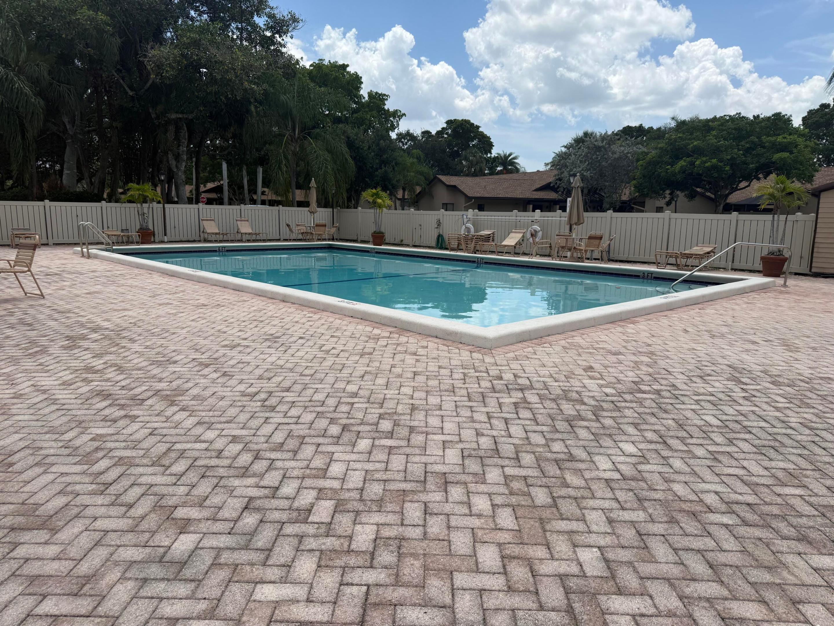 APPLEWOOD VILLAGE I-D CONDO - Residential
