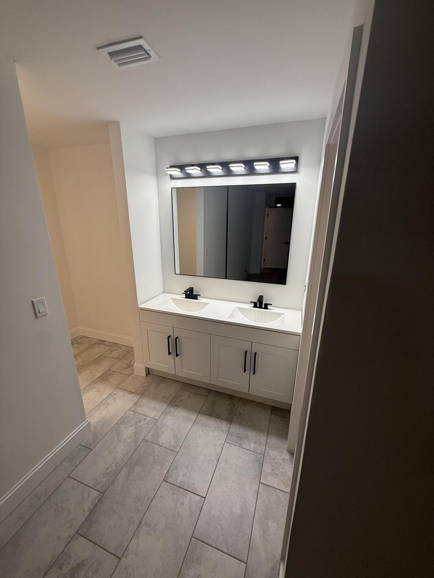 APPLEWOOD VILLAGE I-D CONDO - Residential