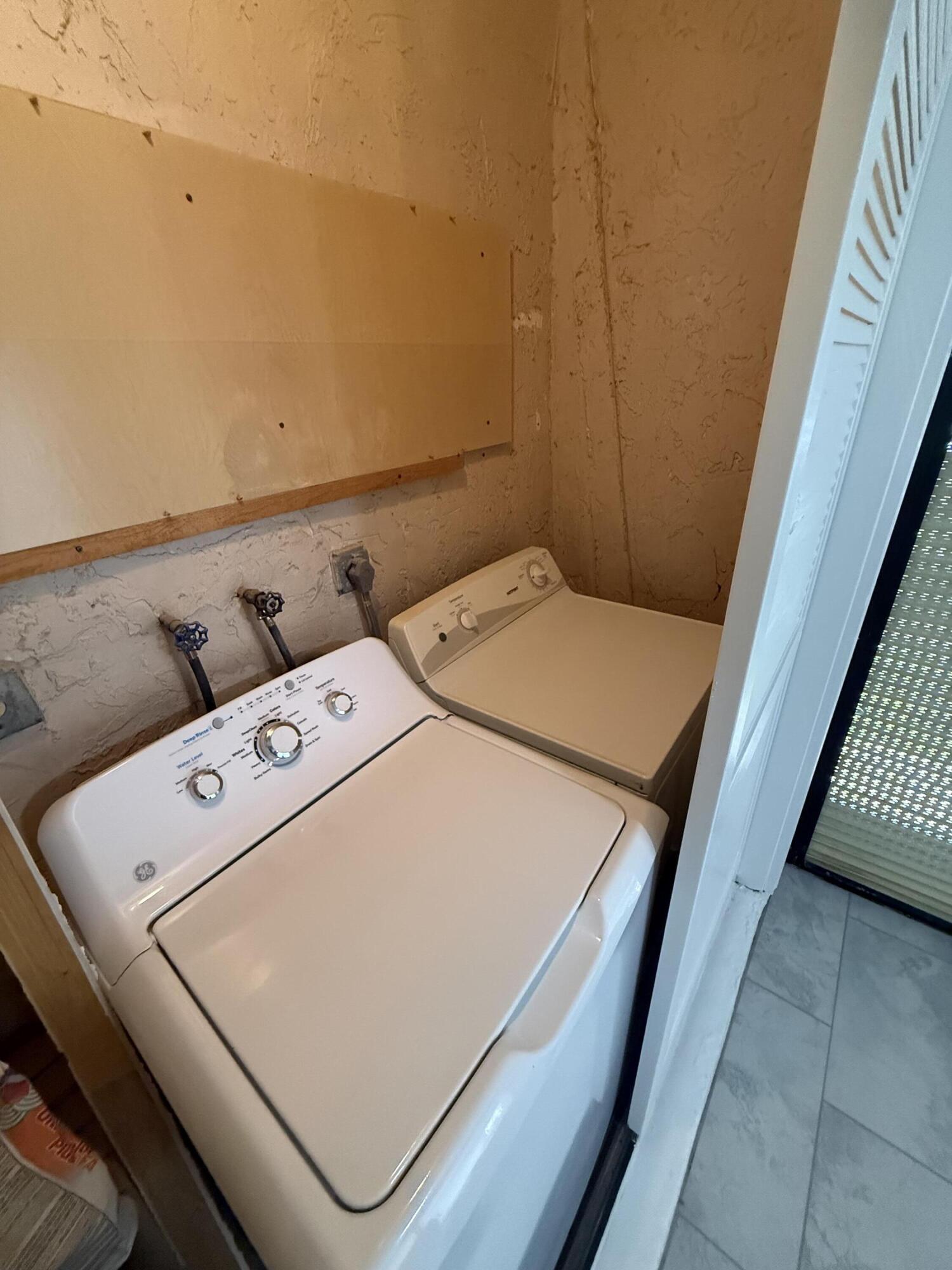APPLEWOOD VILLAGE I-D CONDO - Residential