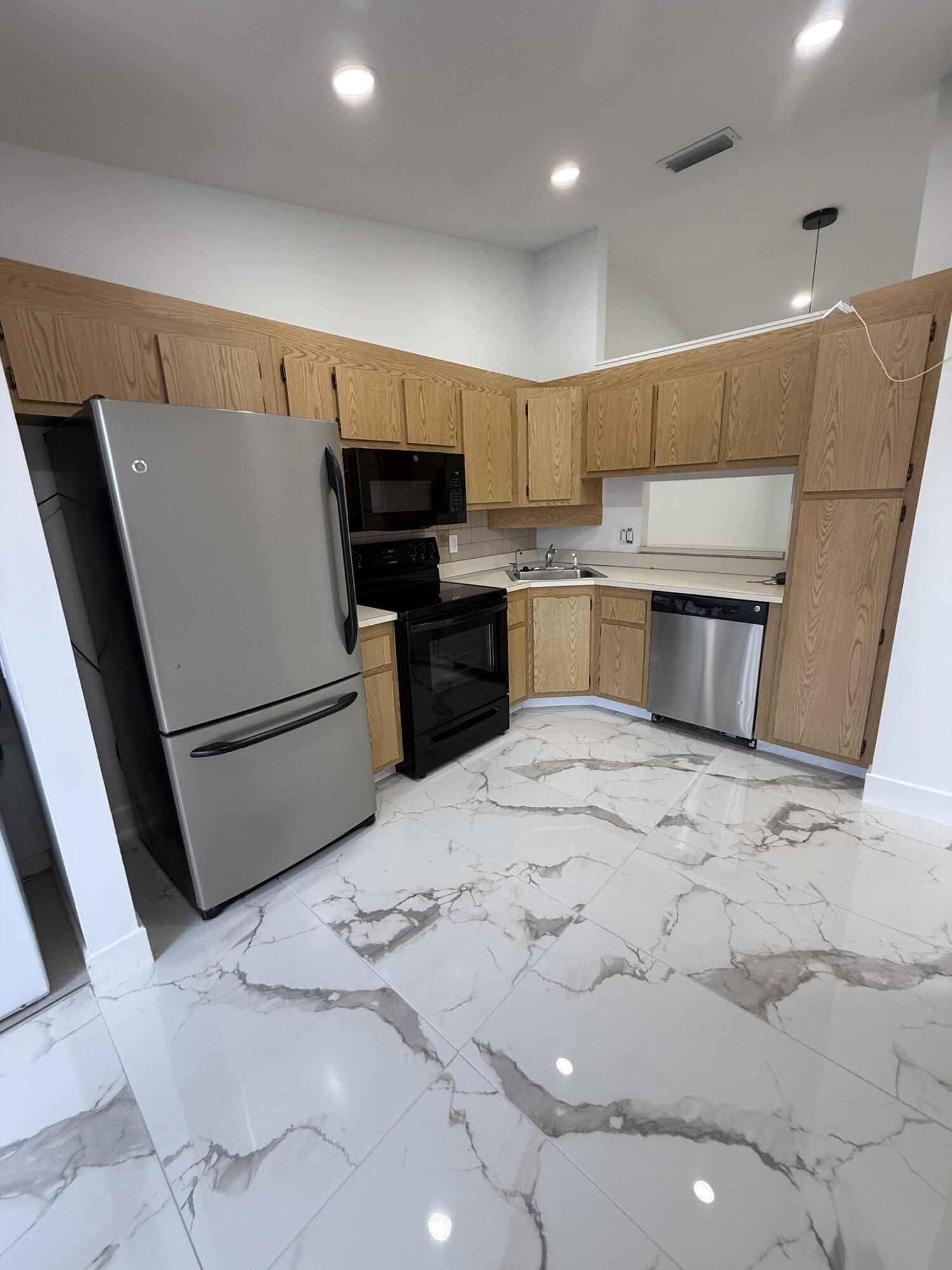 PINE RIDGE NORTH VILLAGE IV CONDO - Residential Lease