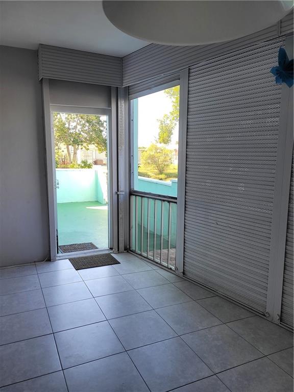EMERALD CONDO - Residential