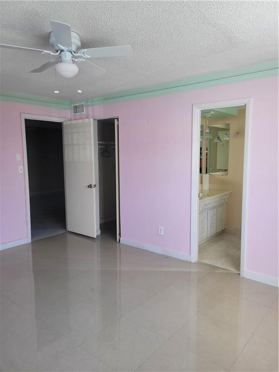 EMERALD CONDO - Residential