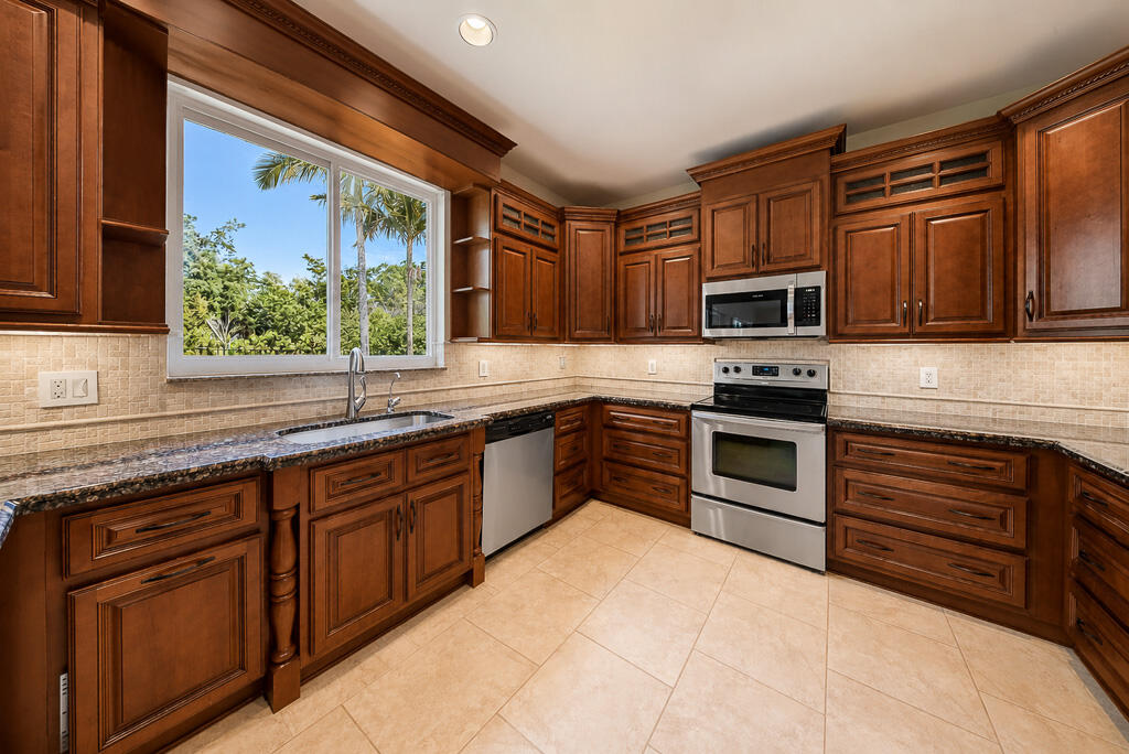 LAKEFIELD OF THE LANDINGS AT WELLINGTON 1 - Residential