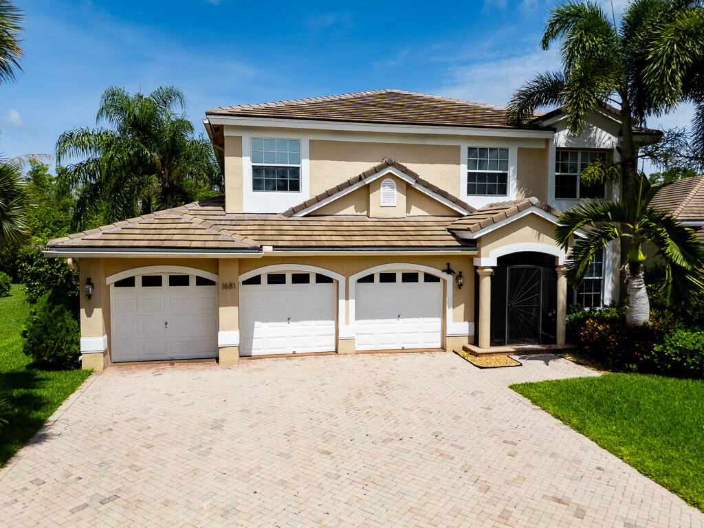 LAKEFIELD OF THE LANDINGS AT WELLINGTON 1 - Residential