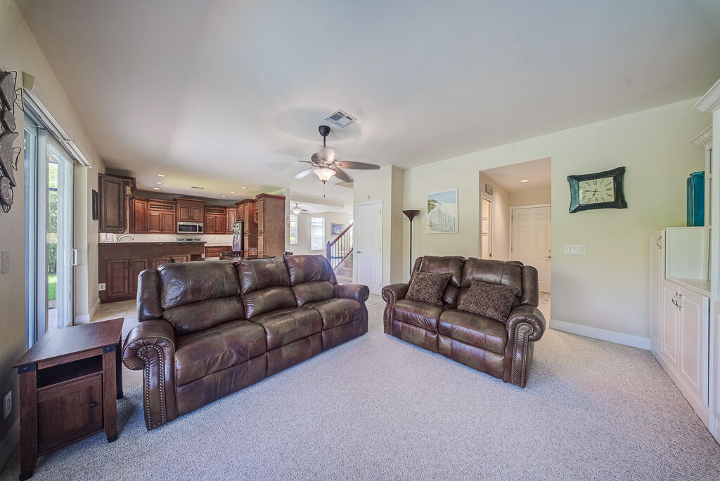 LAKEFIELD OF THE LANDINGS AT WELLINGTON 1 - Residential