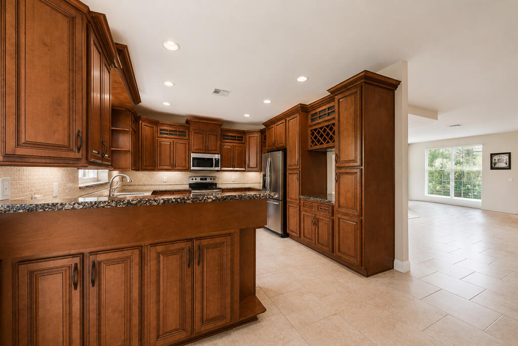 LAKEFIELD OF THE LANDINGS AT WELLINGTON 1 - Residential