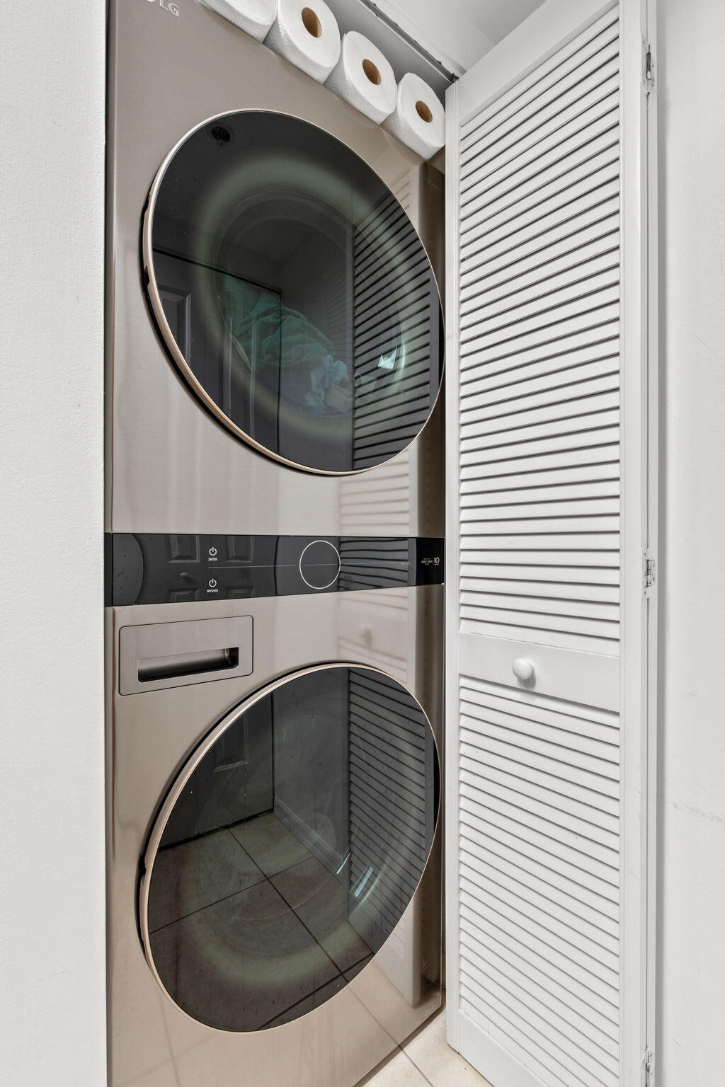 WATERGARDEN CONDO - Residential Lease