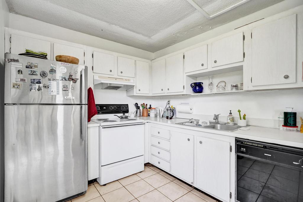 TANGERINE CONDOMINIUM THREE - Residential