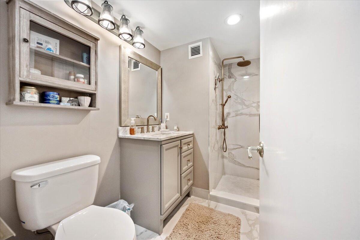 LA BONNE VIE CONDO - Residential Lease