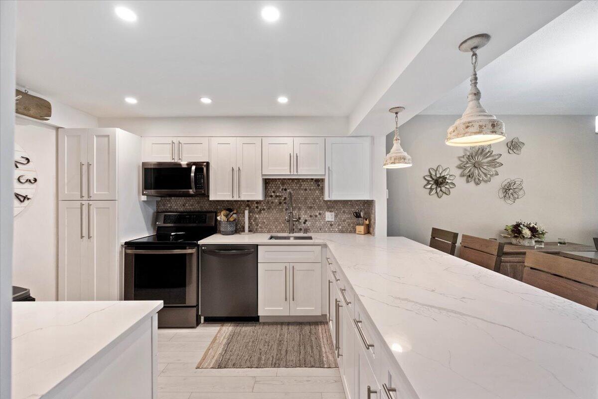 LA BONNE VIE CONDO - Residential Lease