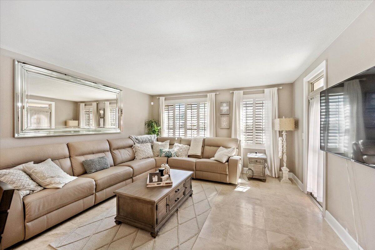 LA BONNE VIE CONDO - Residential Lease