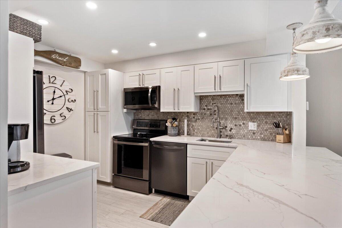 LA BONNE VIE CONDO - Residential Lease