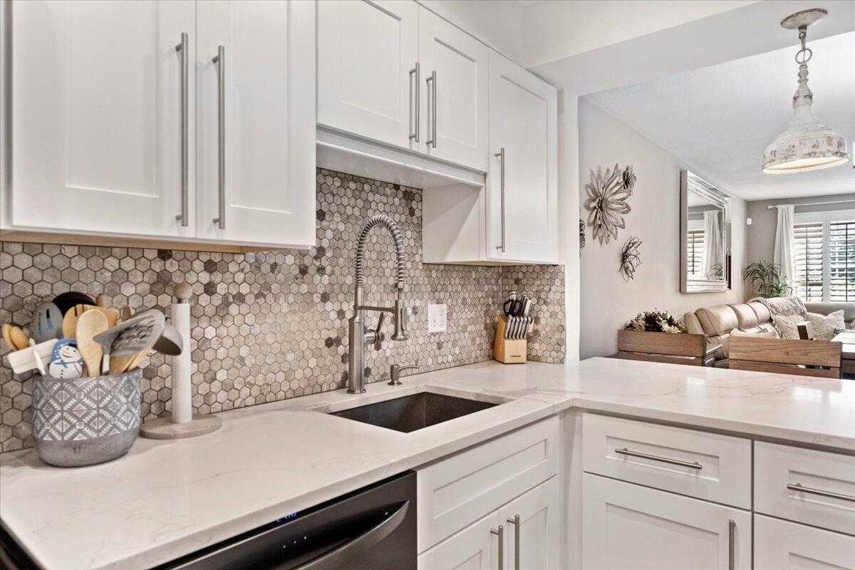 LA BONNE VIE CONDO - Residential Lease