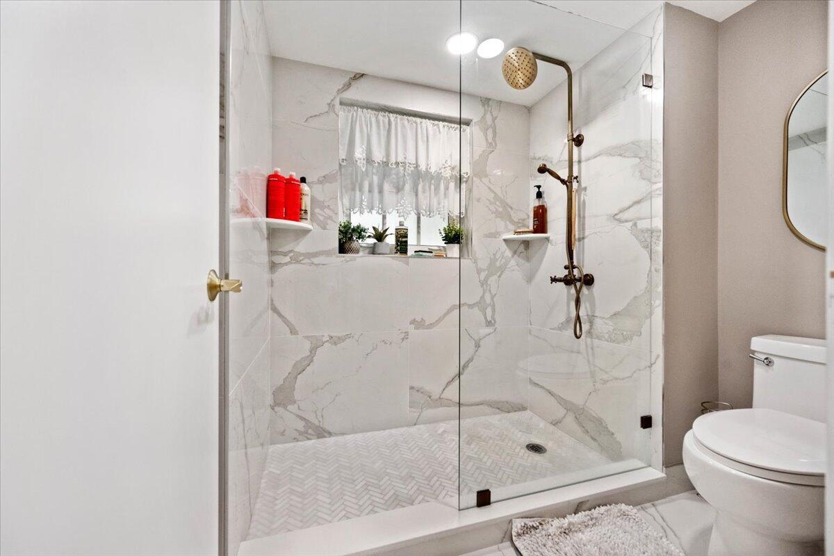 LA BONNE VIE CONDO - Residential Lease