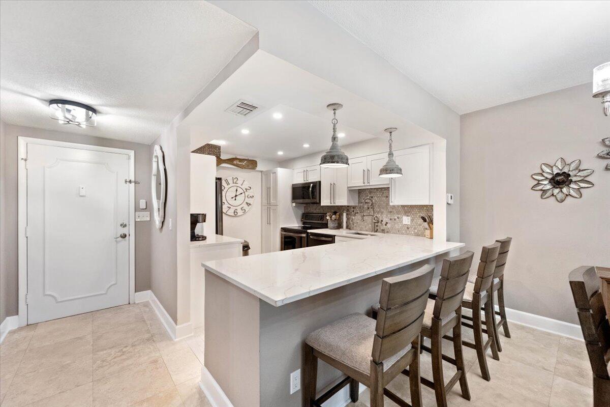 LA BONNE VIE CONDO - Residential Lease