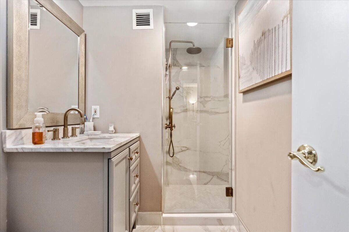 LA BONNE VIE CONDO - Residential Lease