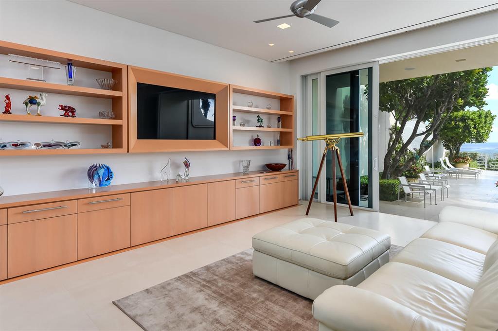 RESIDENCES AT SLOANS CURVE - Residential