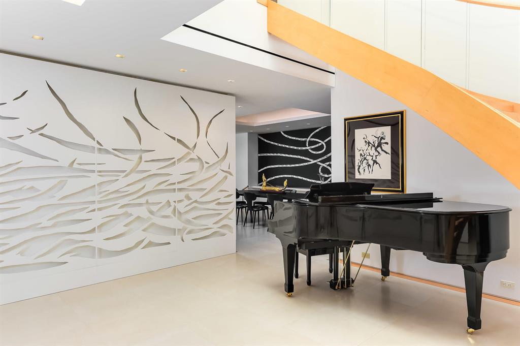 RESIDENCES AT SLOANS CURVE - Residential