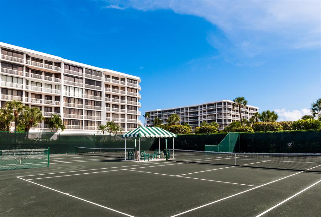RESIDENCES AT SLOANS CURVE - Residential