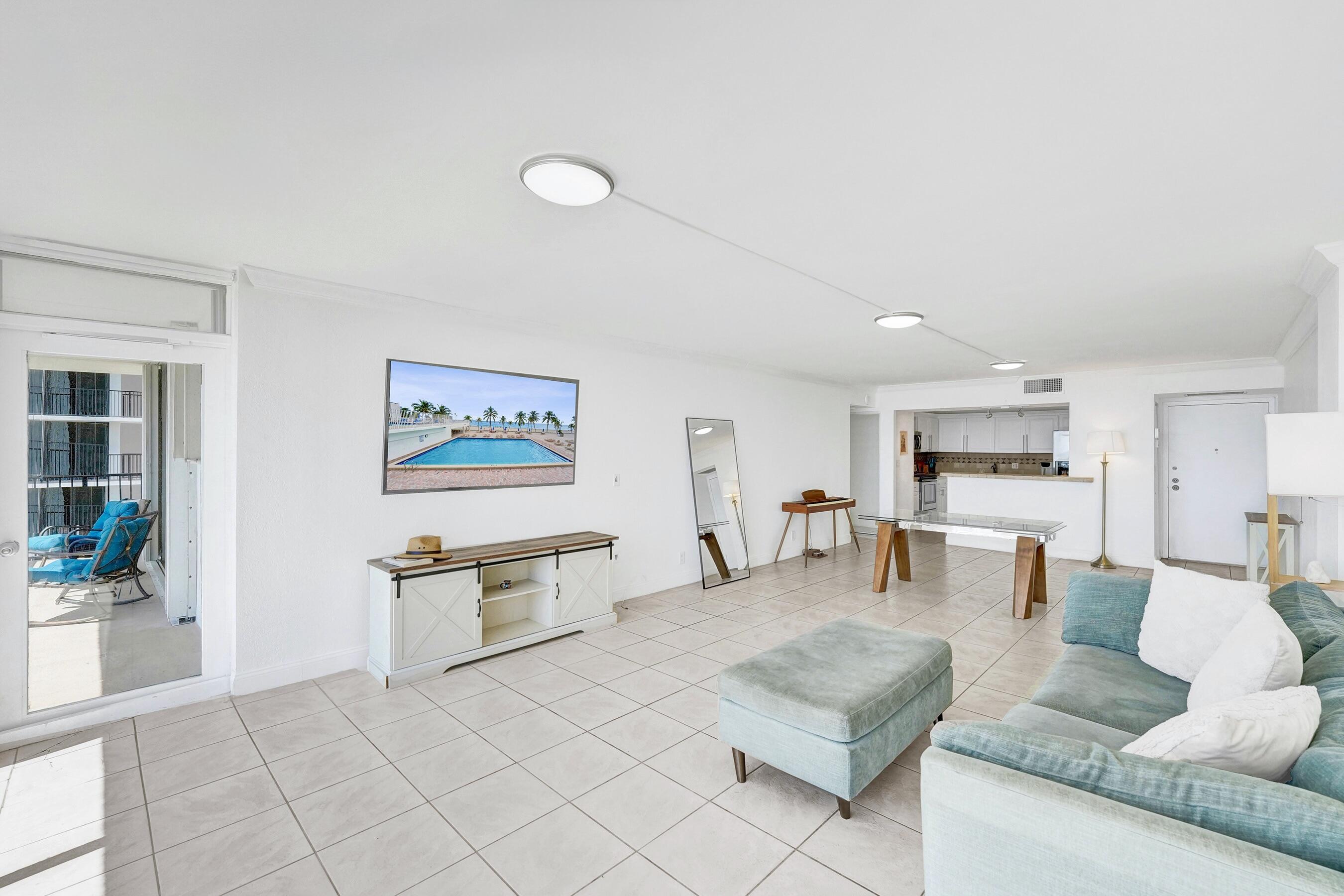 QUADOMAIN TOWER I AND IV CONDO - Residential