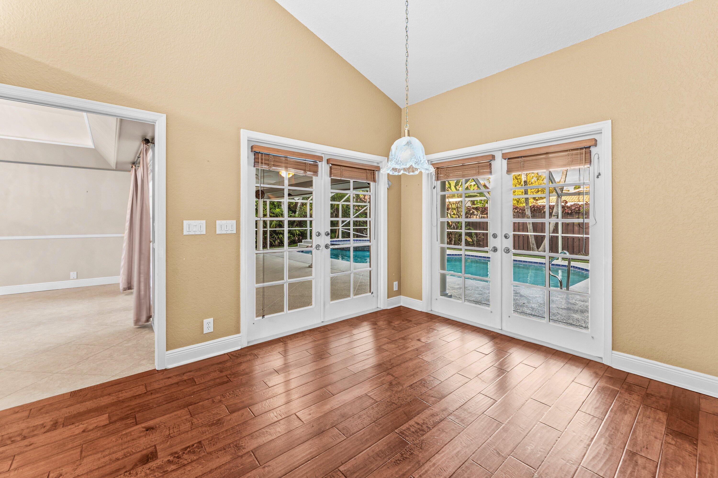 GREENVIEW SHORES 2 OF WELLINGTON - Residential