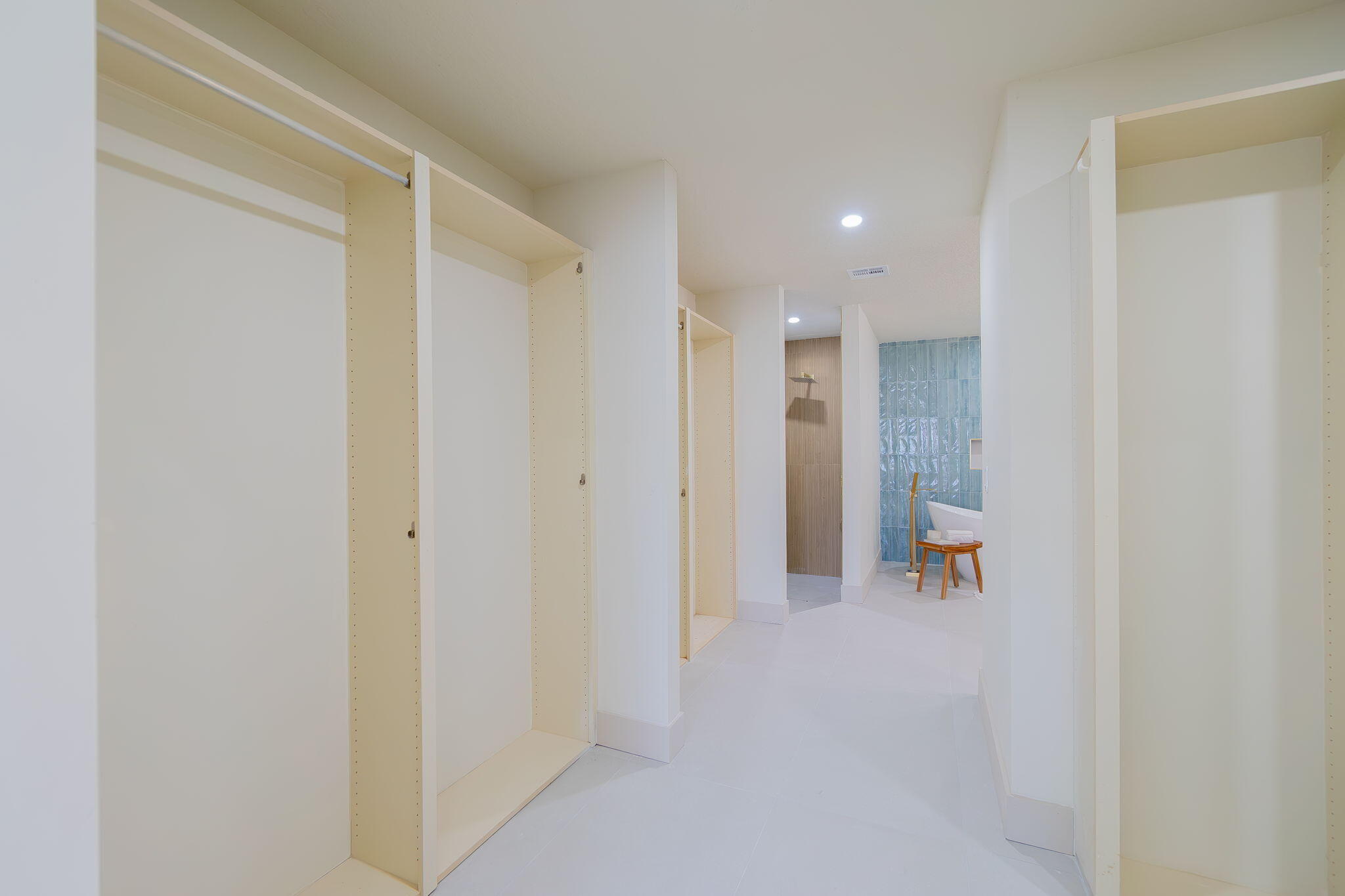 SARATOGA POINTE - Residential
