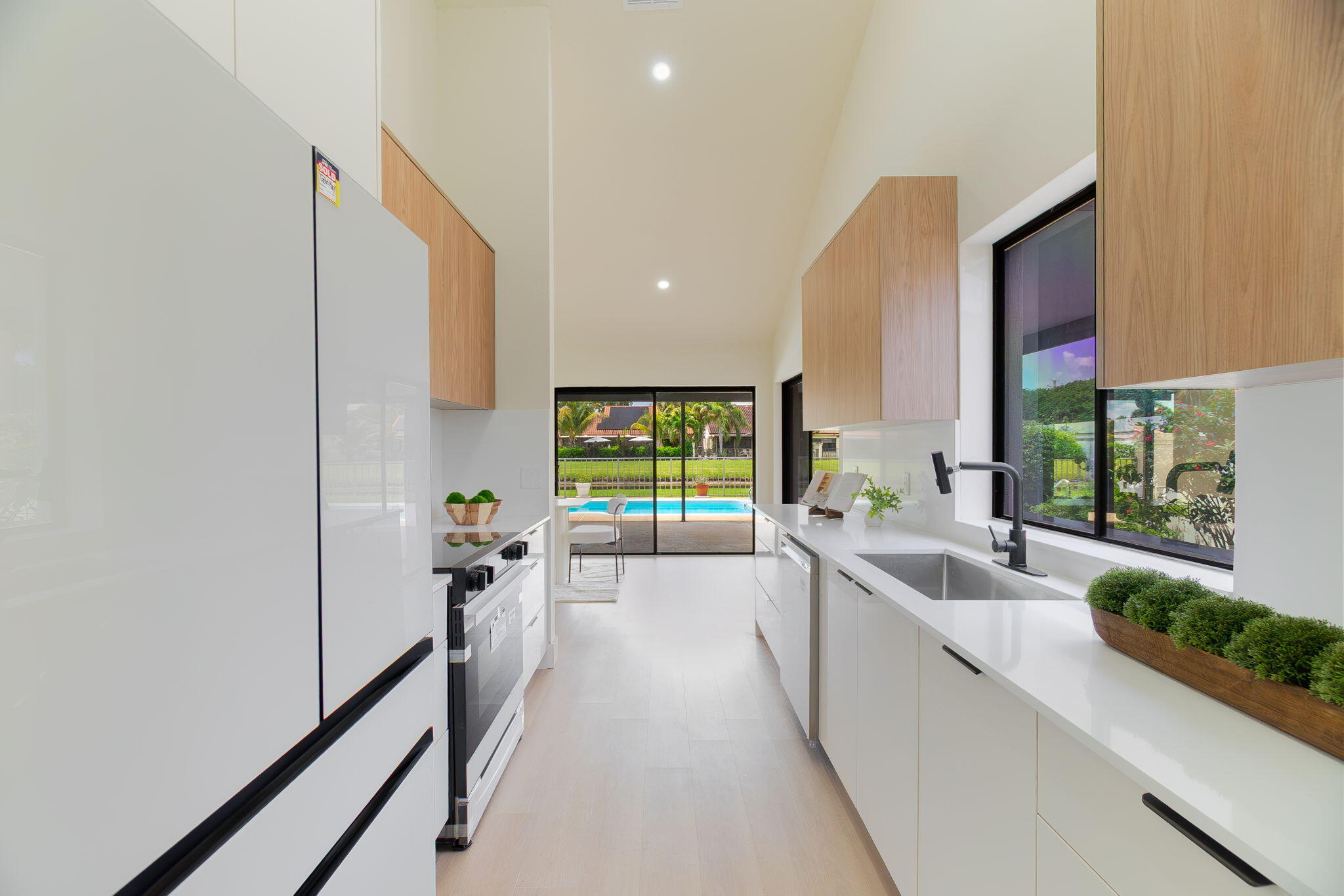 SARATOGA POINTE - Residential