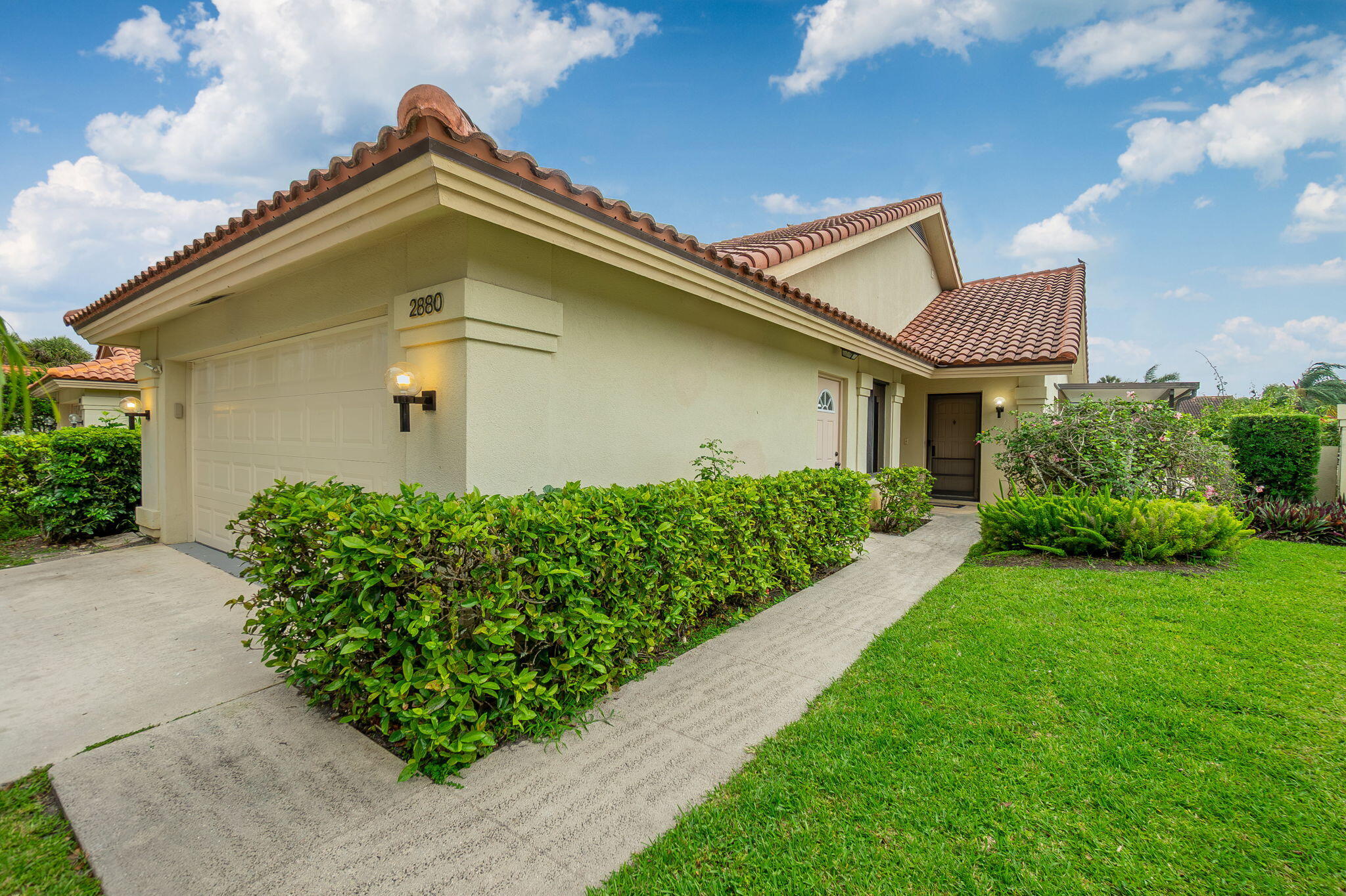 SARATOGA POINTE - Residential
