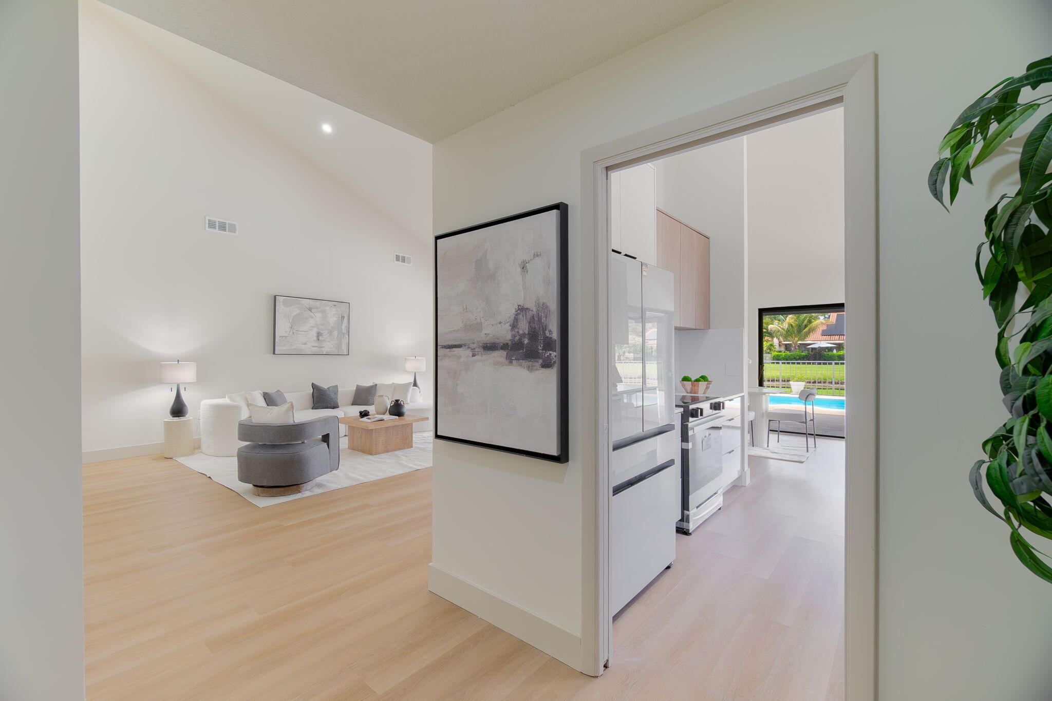 SARATOGA POINTE - Residential