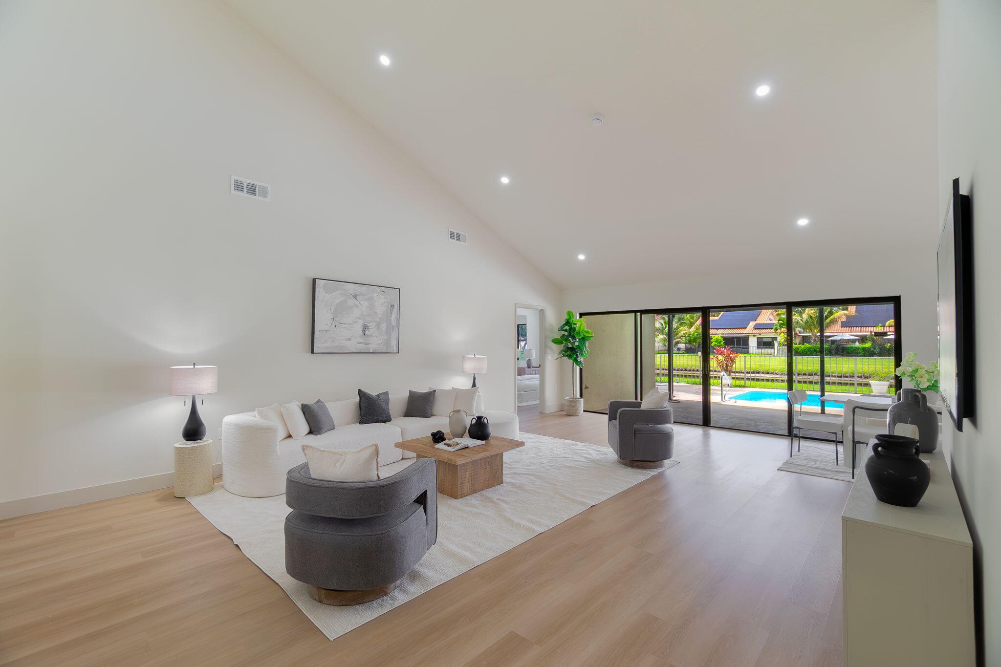 SARATOGA POINTE - Residential