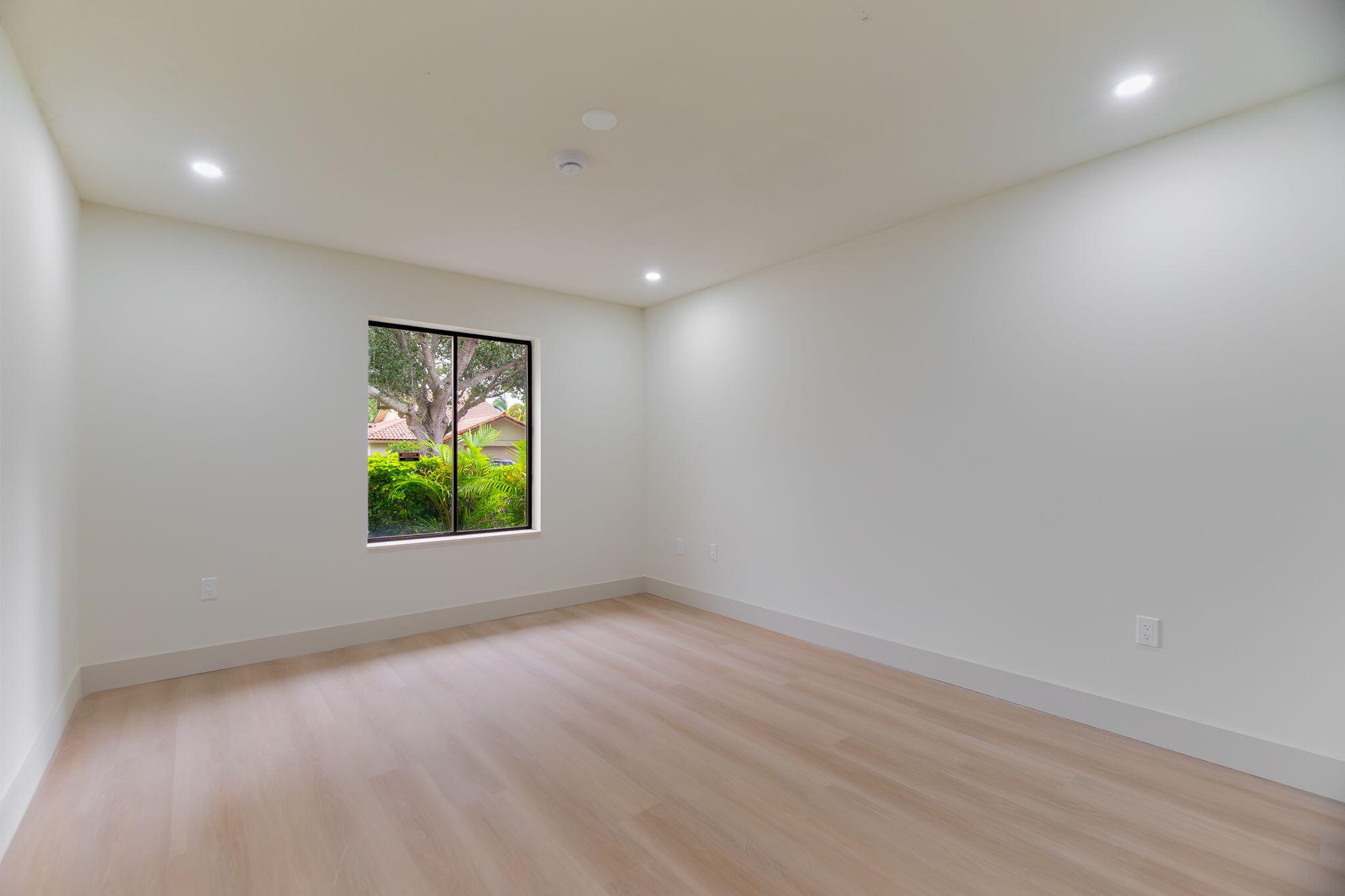 SARATOGA POINTE - Residential